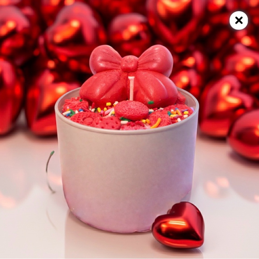 Beautiful Cupids Bow Fruity Scented Candle